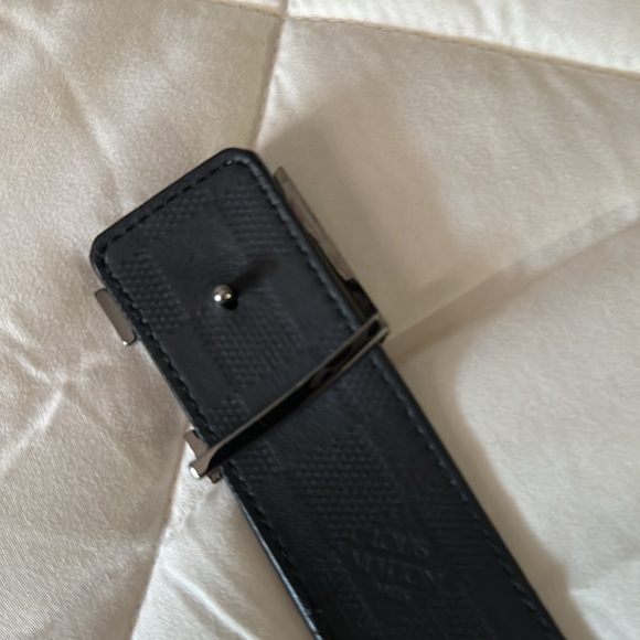 This is a used but in great condition Louie Vuitton rainbow belt - Picture 5 of 6